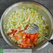 Hühnergulasch mit gebackenem Gemüse und Wurst