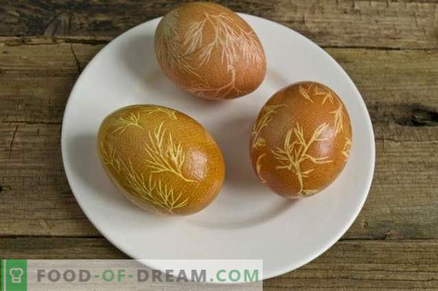 Eier für Ostern mit Kurkuma, Zwiebelschalen, Gaze malen ...