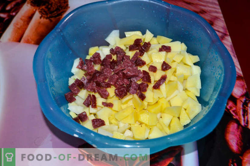 Braten in Töpfen - Kartoffeln mit Pilzen und geräucherter Wurst, leckeres Rezept für Gäste