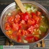 Tomatensuppe mit Paprika und Thymian