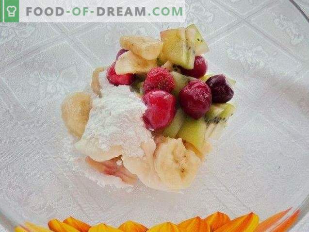 Vanillepuddingpfannkuchen auf Kefir mit Früchten und Schlagsahne