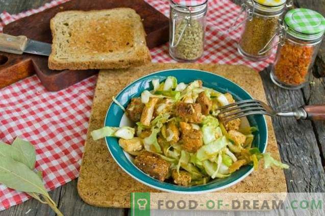 Salat mit Sauerkraut, Schinken und Crackern
