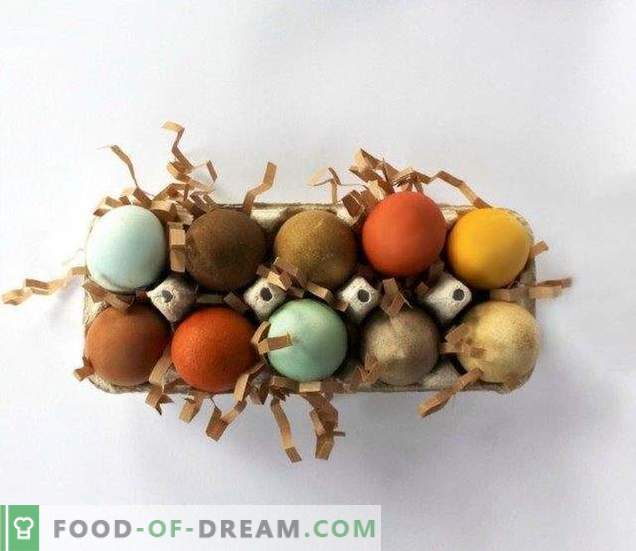 Eier für Ostern mit Naturprodukten bemalen