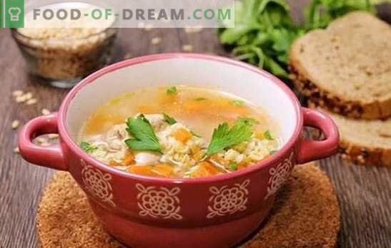 Hühnerbrühe Perlgerste - reichhaltiger Geschmack nahrhafter Lebensmittel. Rezepte Suppen, Suppen und Gurken in Hühnerbrühe mit Gerste
