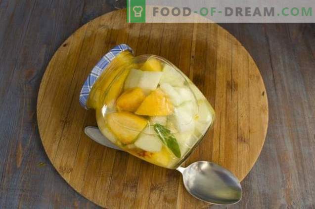 Kompott aus Melone mit Pfirsichen und Salbei für den Winter