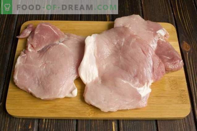 Köstliches Schweinefleisch mit Kichererbsen und Zwiebeln im Ofen