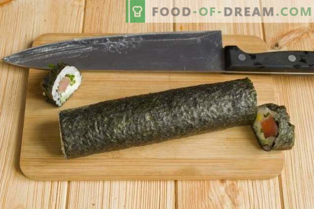 Sushi-Maki mit rotem Fisch