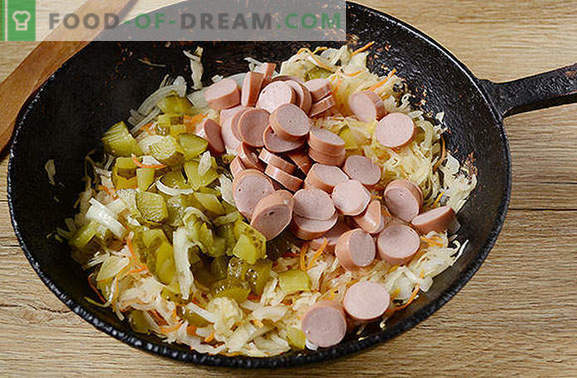 Soljanka aus Sauerkraut mit Nippeln: eine schnelle und gesunde Mahlzeit. Schritt für Schritt Fotorezept des Autors für Sauerkrautsuppen mit Wurst und Gurken