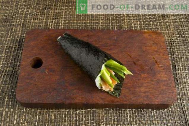 Temaki-Sushi mit Avocado und Forelle