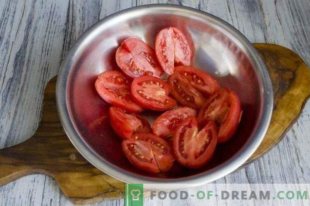 Gefüllte Paprikaschoten in Tomatensauce für den Winter