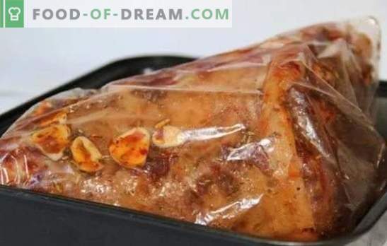 Nudillo de cerdo cocido en el horno en la manga - el reemplazo de la salchicha. Cocer el nudillo de cerdo en la manga en el horno: en cerveza, con verduras