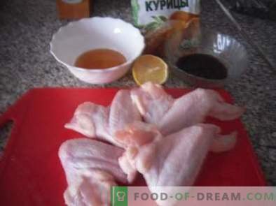 Wie man leckere Hähnchenflügel im Ofen unter Honig-Sojasauce kocht