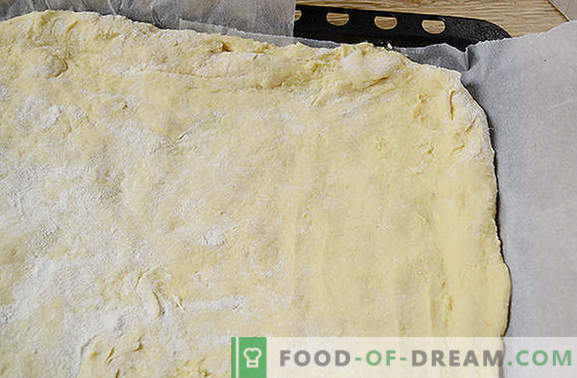 Geriebene Marmeladentorte ist eine schnelle Überraschung am Morgen. Schritt-für-Schritt-Fotorezept von krümeligem Shortcake mit Marmelade auf Margarine