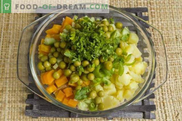 Salat mit geräucherter Hühnerbrust und Gemüse