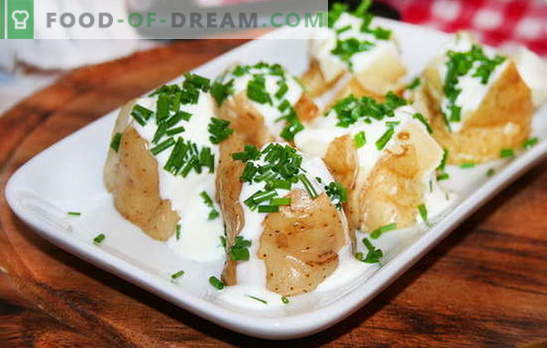 Kartoffeleintopf in Sauerrahm ist eine zarte und nahrhafte Beilage. Rezepte für gedünstete Kartoffeln in Sauerrahm: in einer Pfanne, im Ofen und im Multikocher