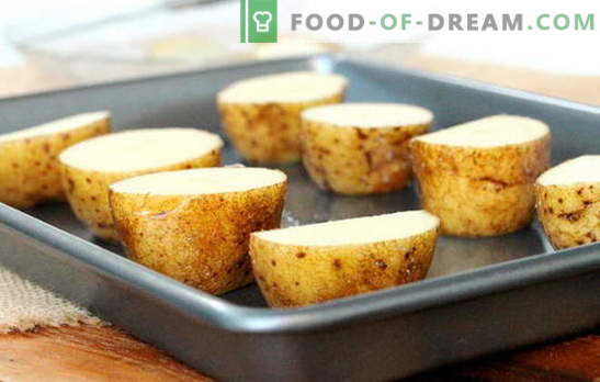 Hausgemachte Kartoffeln auf einem Backblech im Ofen. Rezepte für Kartoffeln in einem Backblech im Ofen mit Speck, Wurst, Käse oder Mayonnaise