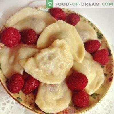 Dumplings with raspberries